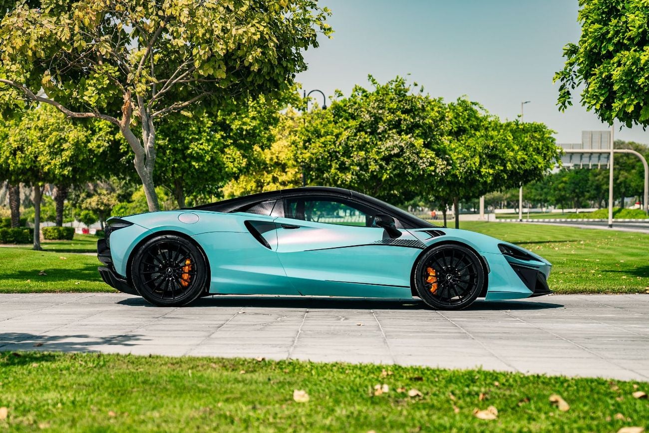 McLaren Artura STANDARD Fully Loaded low mileage 2 keys under warranty and service contract covered by PFF No accident No pa