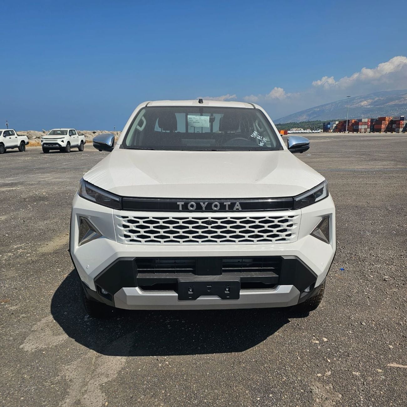 Toyota Hilux MID OPTION