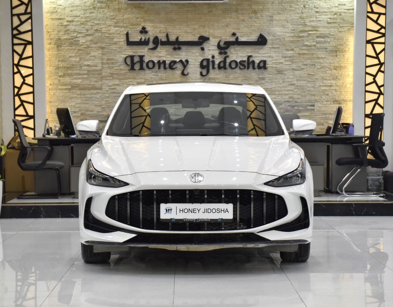 أم جي 5 عرض ممتاز لسيارة MG5 180 DVVT (موديل 2025) باللون الأبيض وبمواصفات صينية