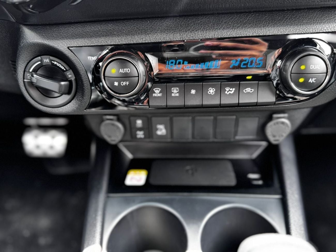 تويوتا هيلوكس GR SPORT 2.8L