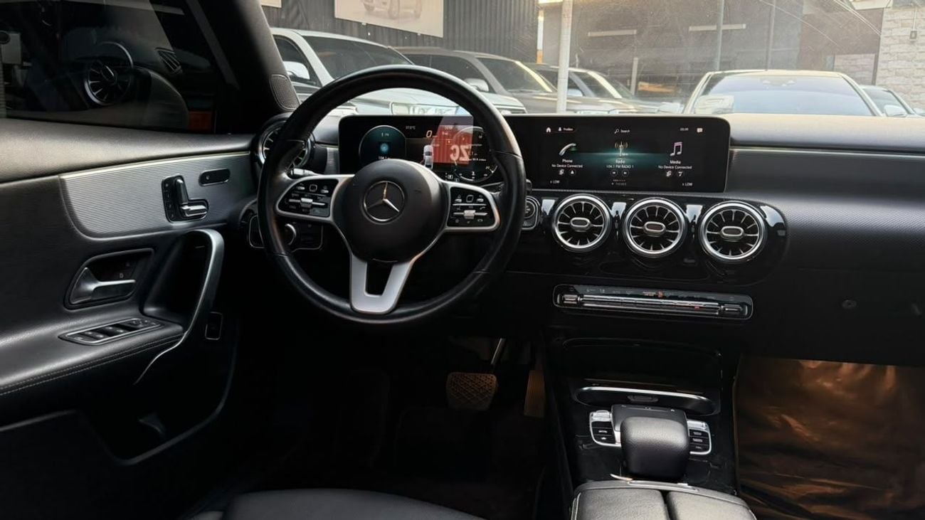 Mercedes Benz A220 STANDARD 2.0L 4-cylinder turbo (188 hp)