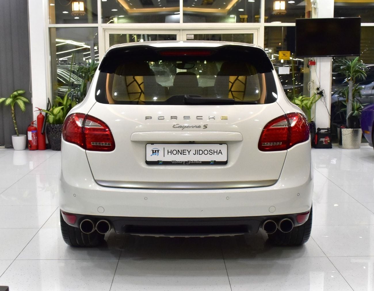 Porsche Cayenne STANDARD EXCELLENT DEAL for our Porsche Cayenne S ( 2014 Model ) in White Color GCC Specs