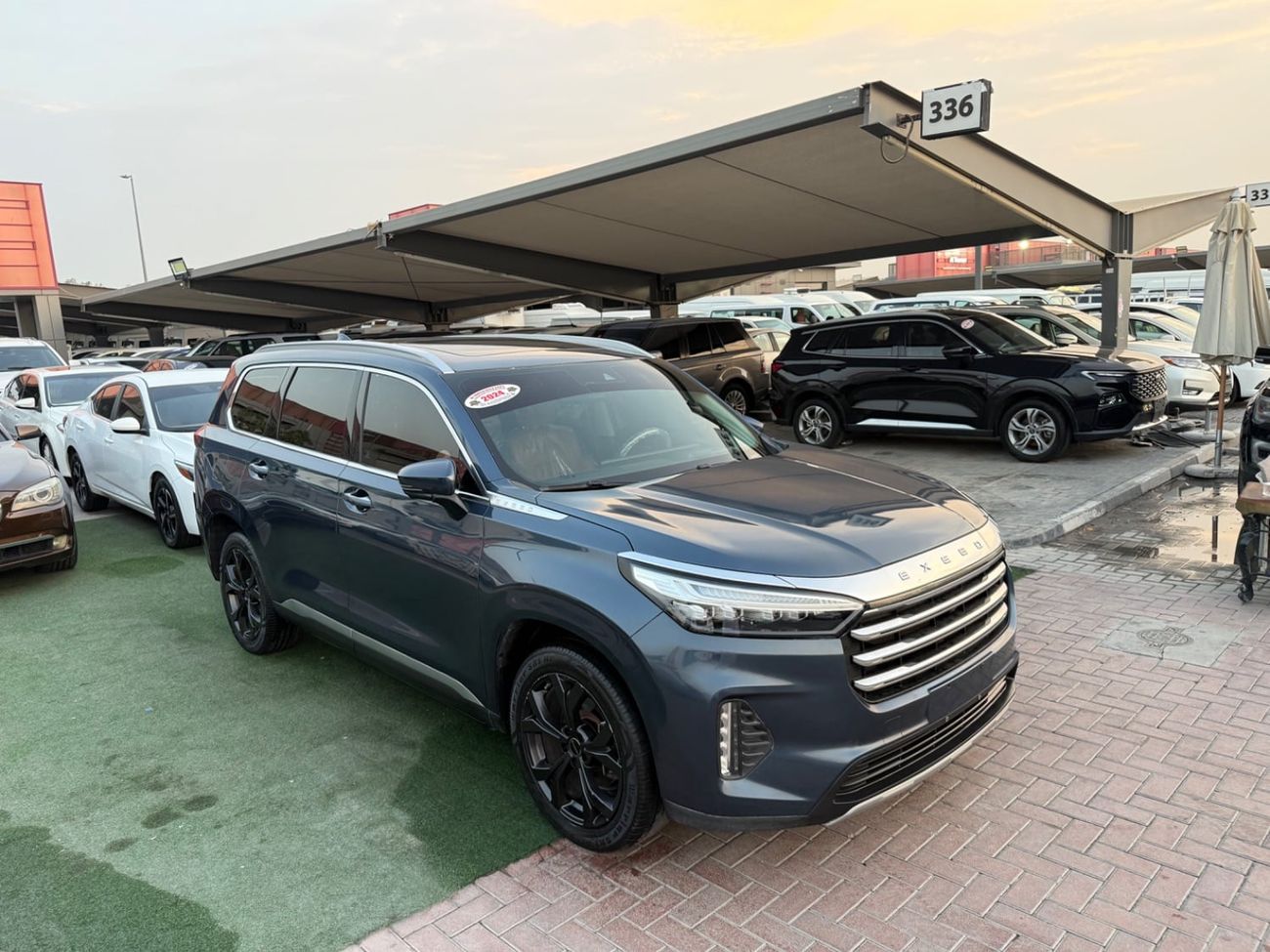 إكسيد VX FLAGSHIP 7 Seats / 7-Seater (7 مقاعد) Panoramic Sunroof (فتحة سقف بانوراما) Leather Seats (مقاعد جلد) 360-