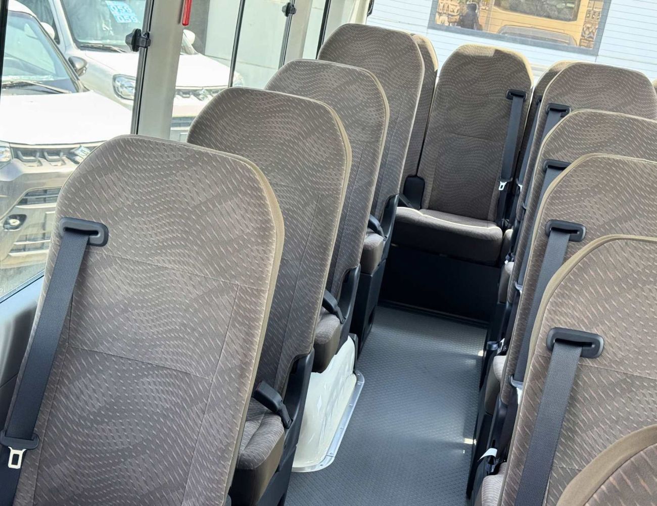 تويوتا كوستر 4.2L V6 Diesel Manual 23 Seater 4.2L V6 DIESEL || 23 STR M/T | AUTO FOLDING DOOR | REAR SEATS BELT (CODE # COD42A)