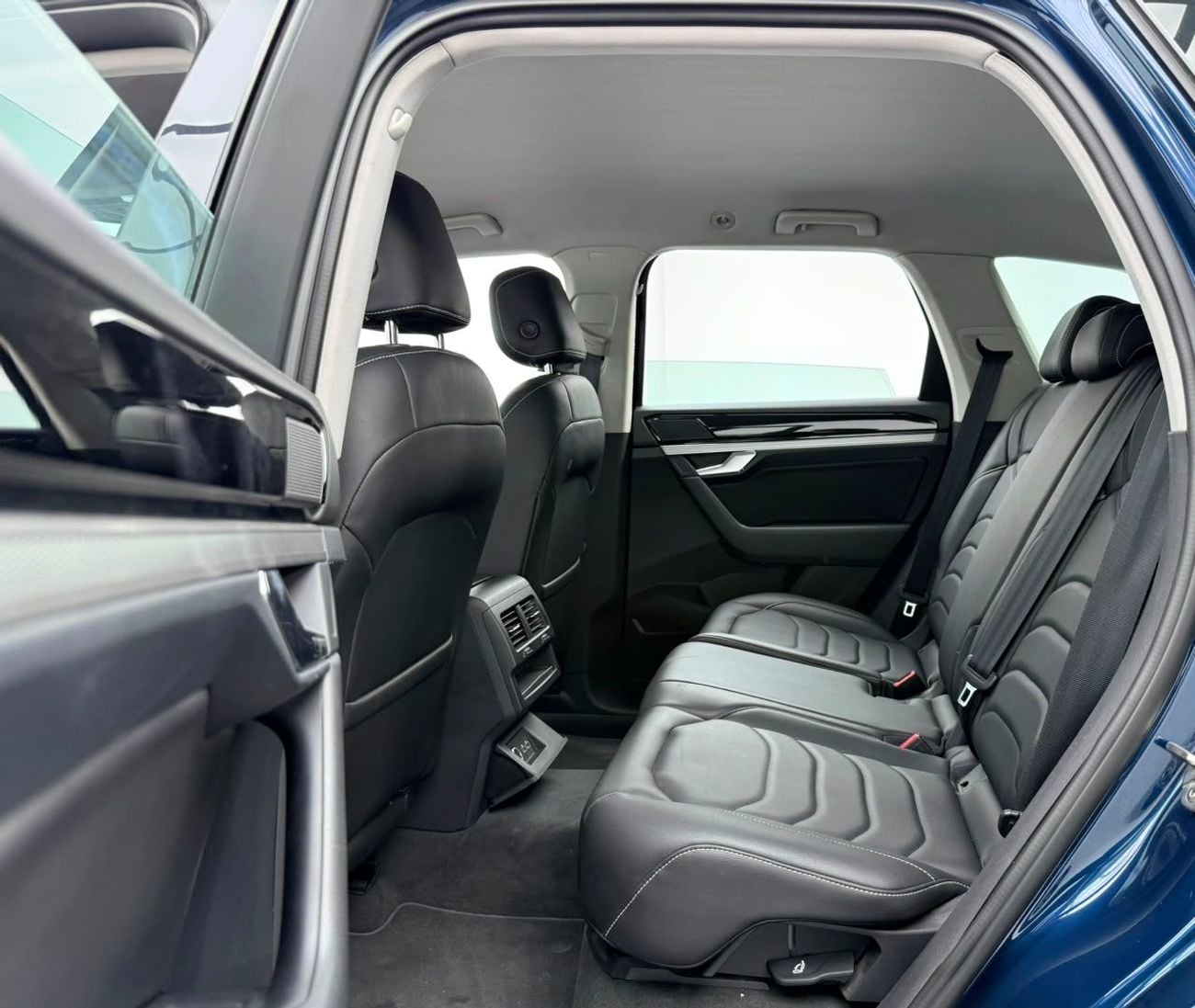 Volkswagen Touareg TRENDLINE 2018 Volkswagen Touareg Trendline, Full Service History, Fully Loaded, Excellent Condition, GCC