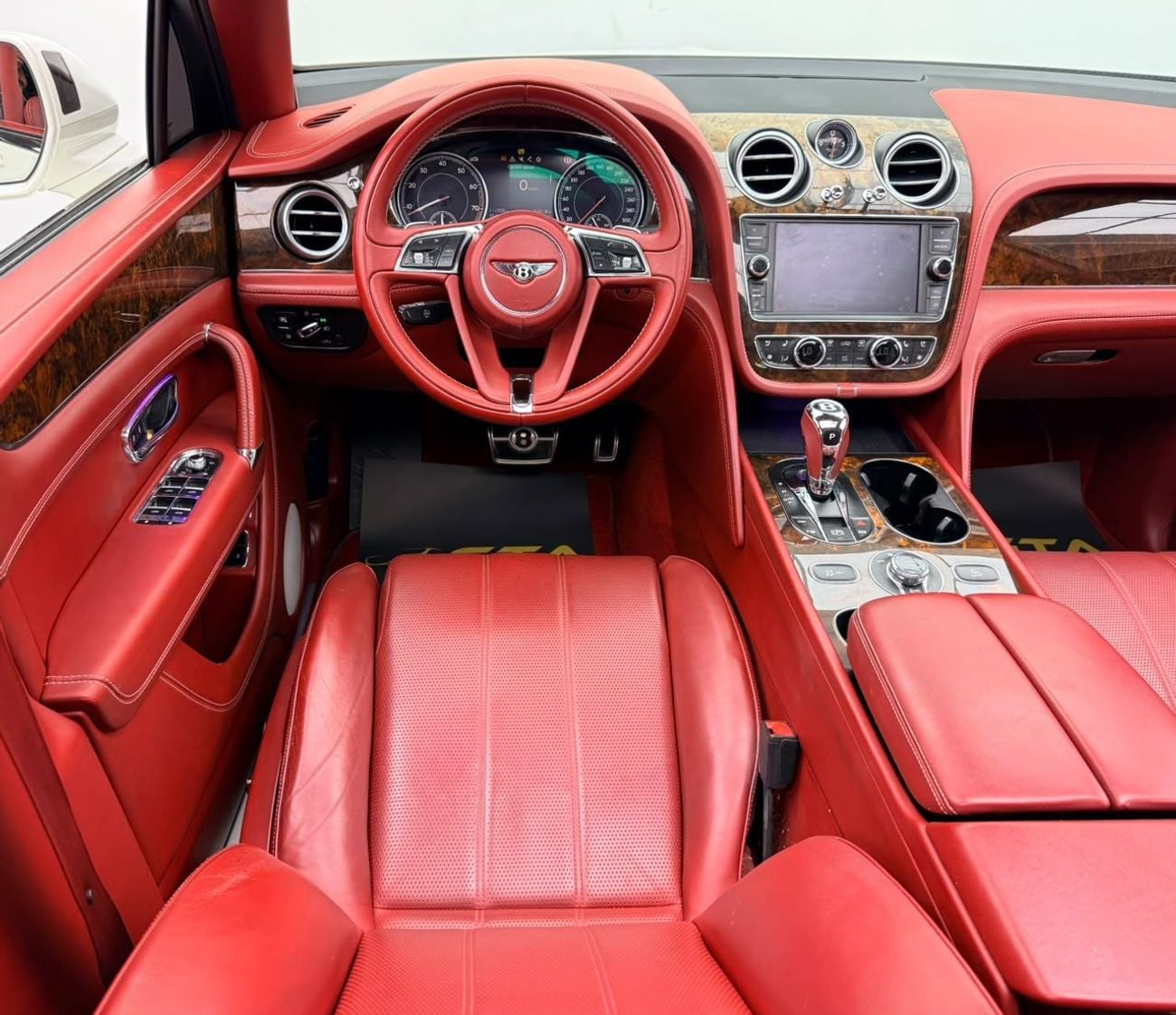 Bentley Bentayga SIGNATURE 2018 Bentley Bentayga W12, Service History, Fully Loaded, Excellent Condition, GCC