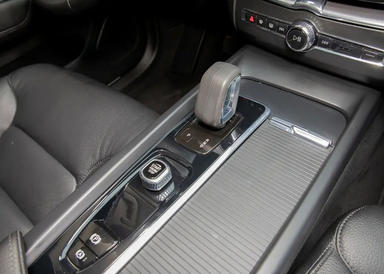 Volvo XC60 MOMENTUM 0% Down Payment Available • FDSH • Warranty • GCC