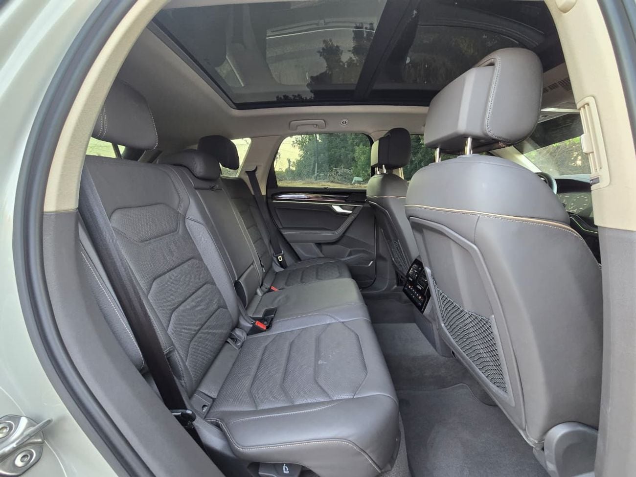 Volkswagen Touareg ELEGANCE HL 3.0L VOLKSWAGEN TOUAREG 2024 GCC // UNDER WARRNTY // LOW MILEAGE // PERFECT CONDITION