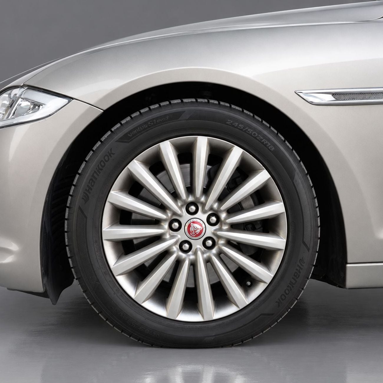 Jaguar XJ LUXURY