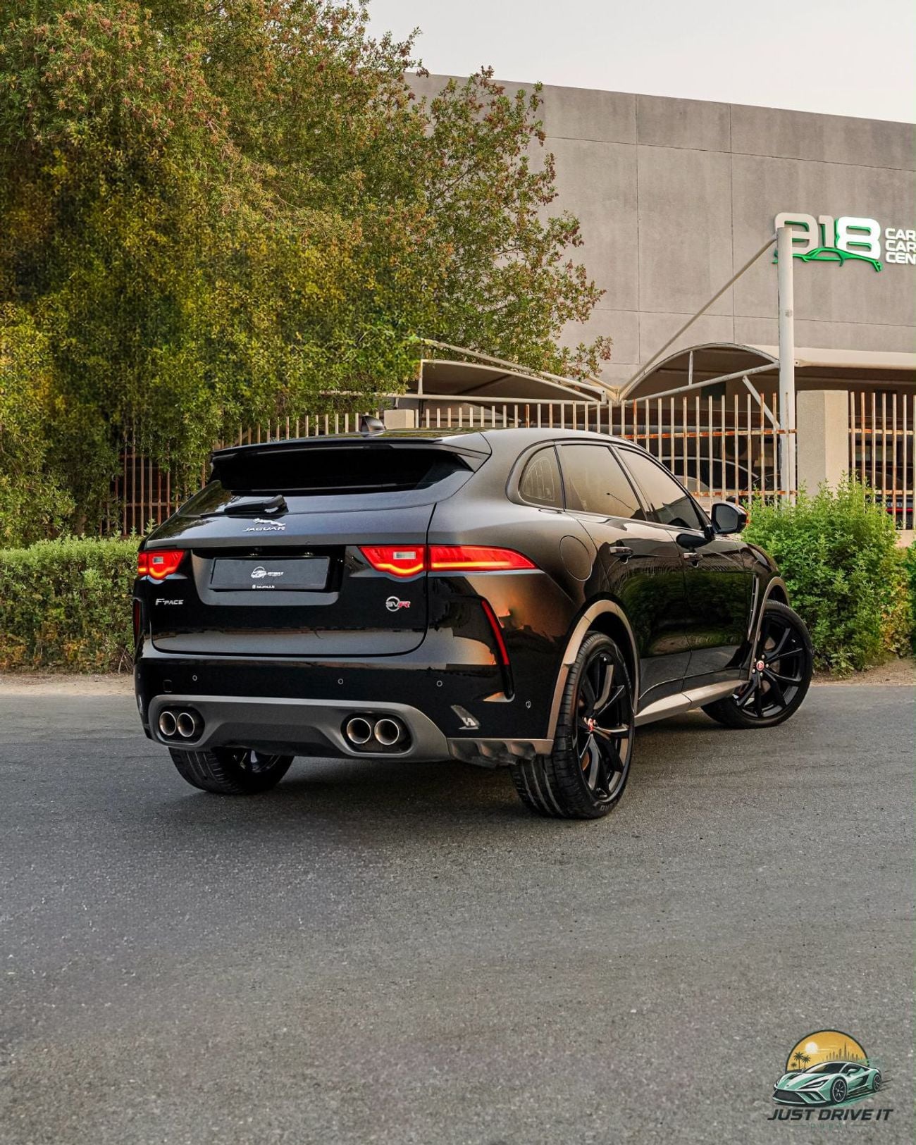 Jaguar F-PACE SVR