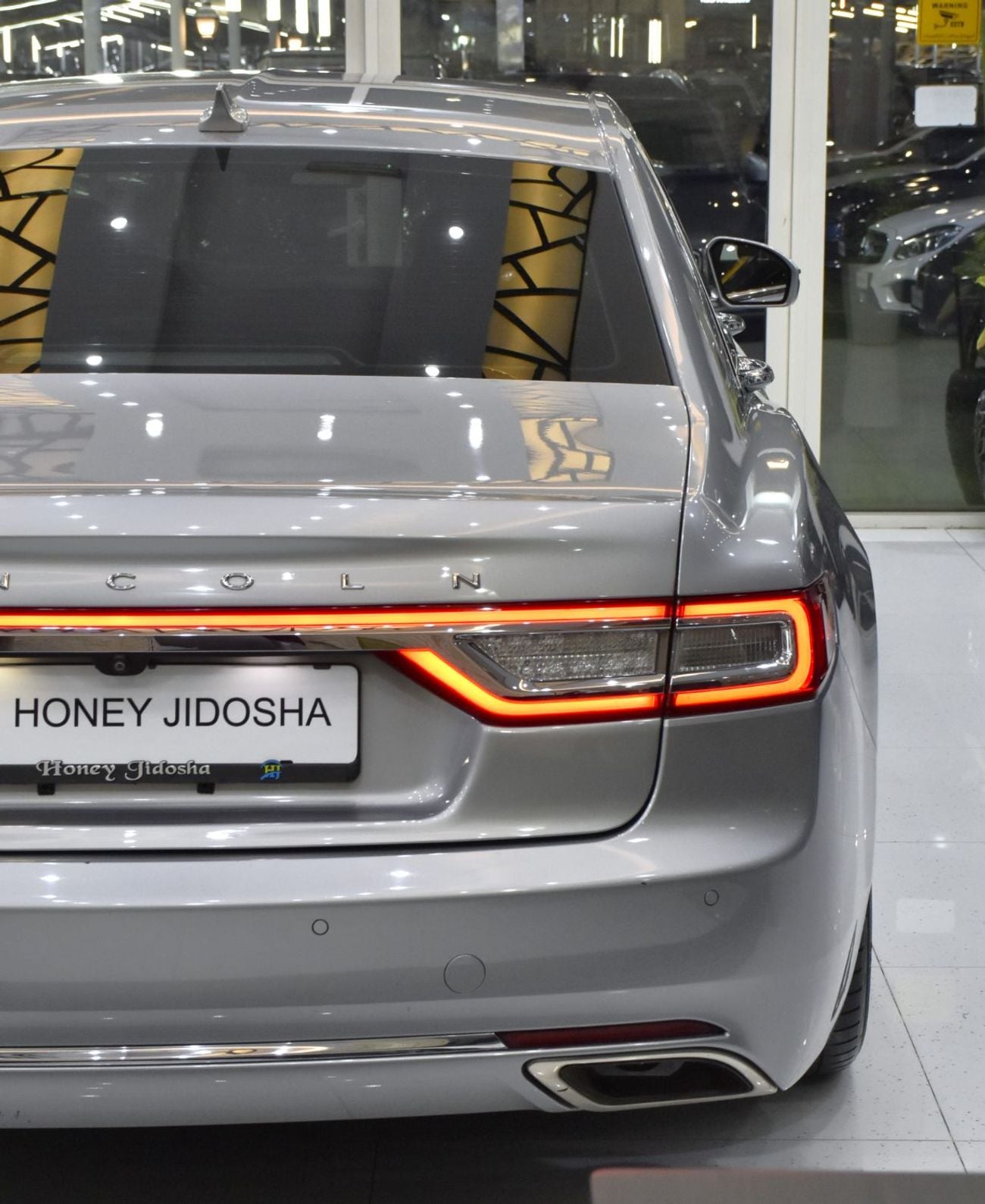 Lincoln Continental RESERVE EXCELLENT DEAL for our Lincoln Continental ( 2020 Model ) in Silver Color GCC Specs