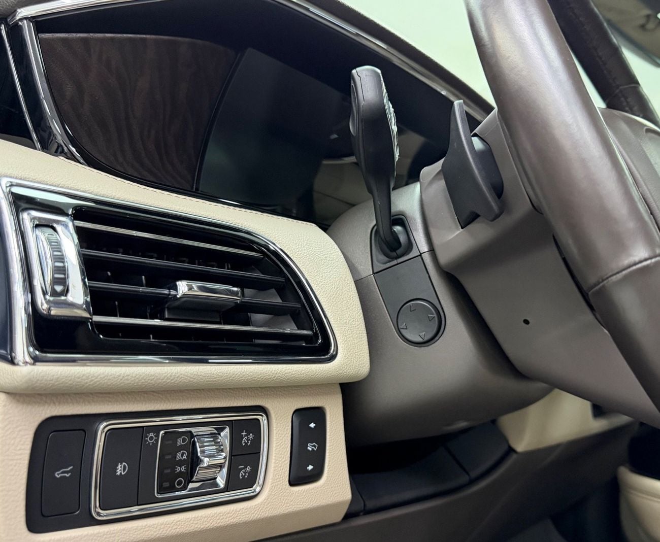 Lincoln Navigator RESERVE GCC .. FSH .. Perfect Condition .. Top Range