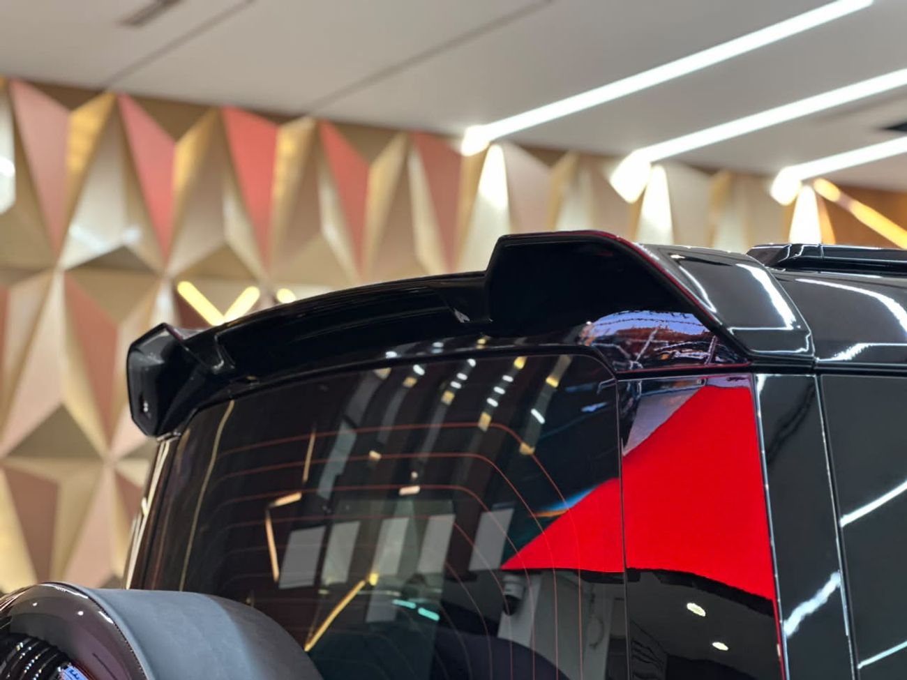 لاند روفر ديفندر P400 SE X Dynamics