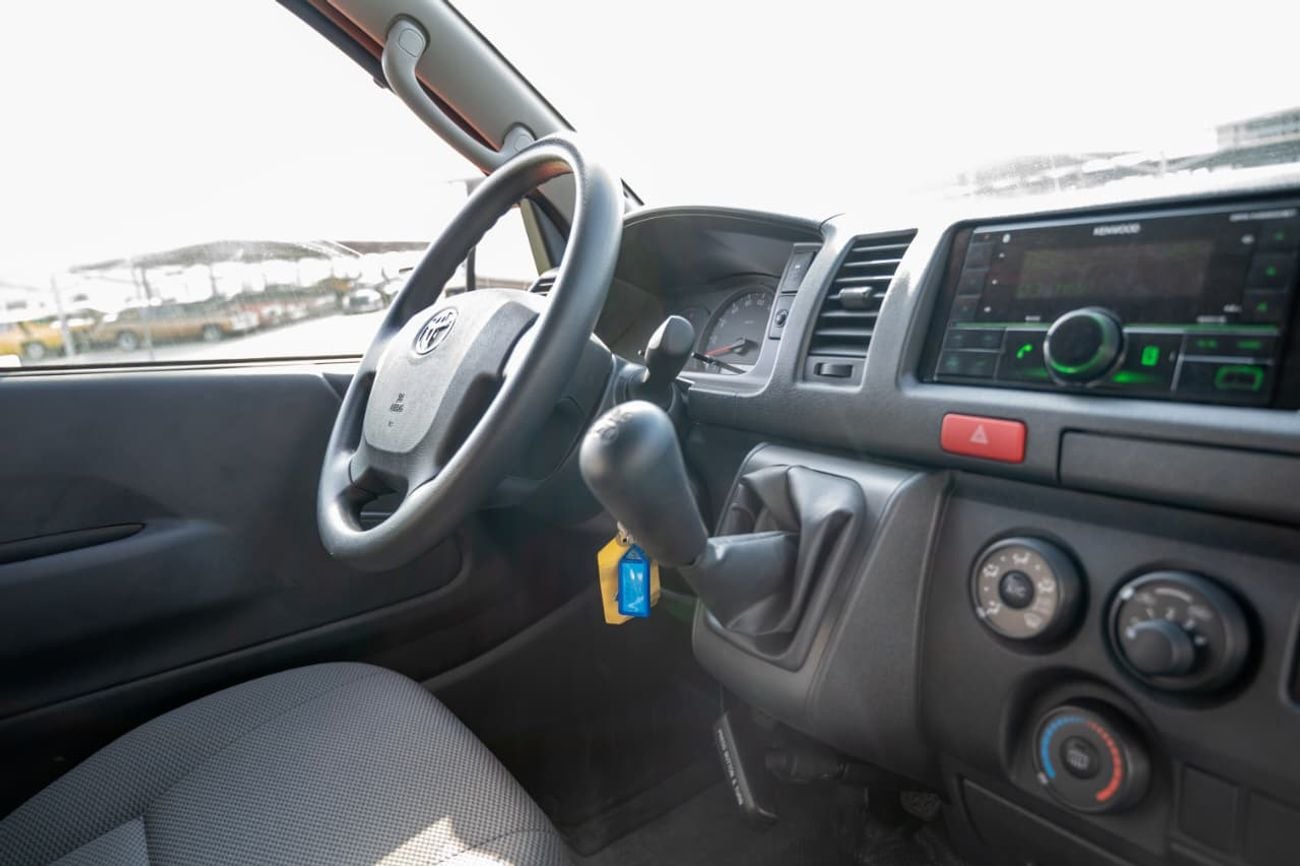 Toyota Hiace PETROL 2.7 HIGHROOF CARGO MANUAL TRANSMISSION