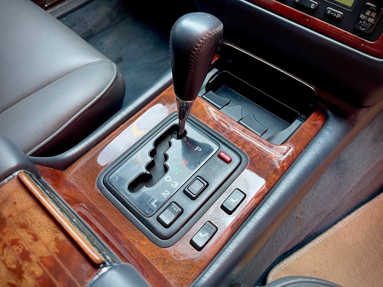 Toyota Century STANDARD 5.0l V12