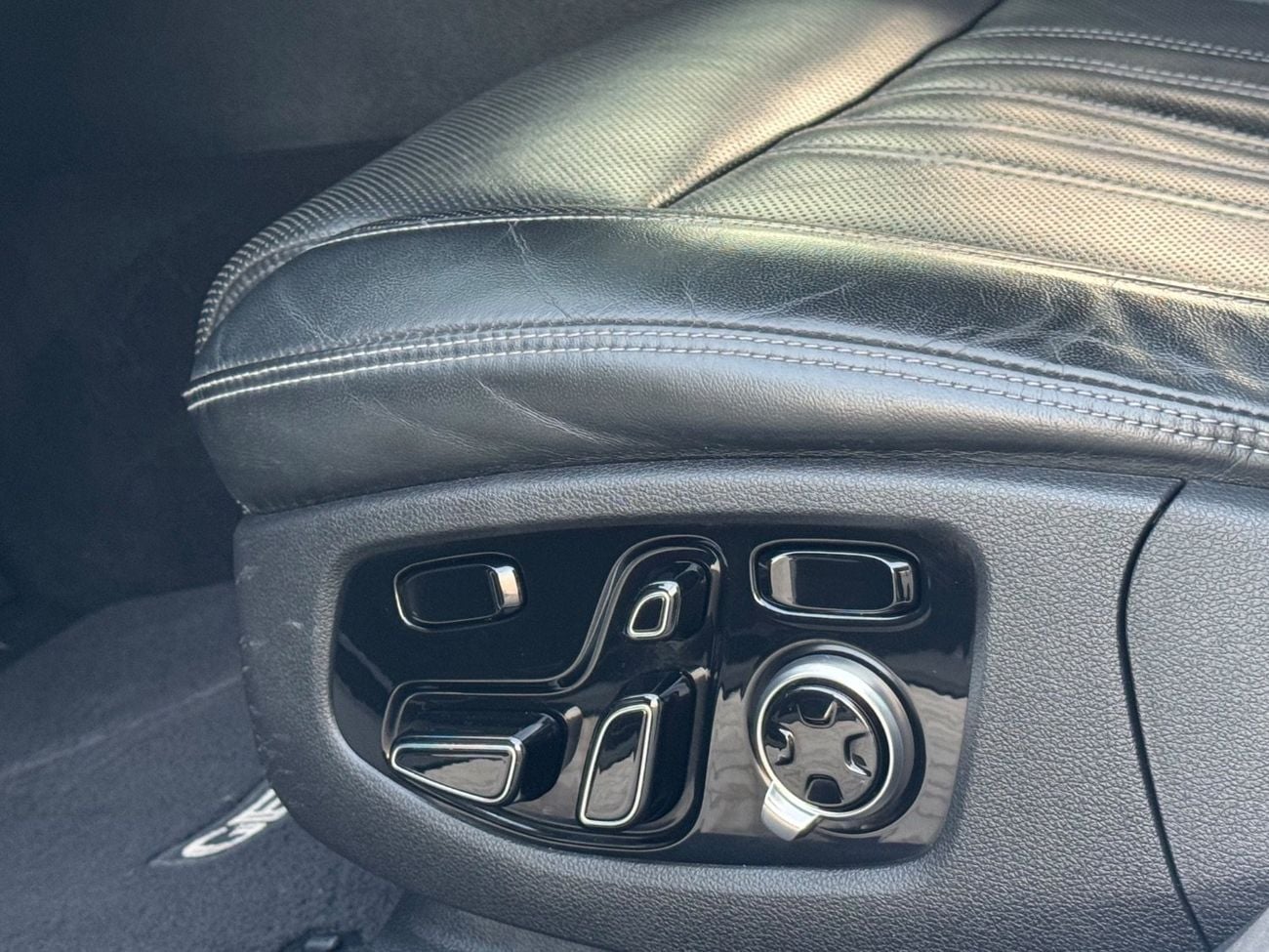 Genesis G90 ROYAL G90 ROYAL /LOW MILEAGE / 360 CAMERA/ REAR SCREENS/ FULL OPTIONS /