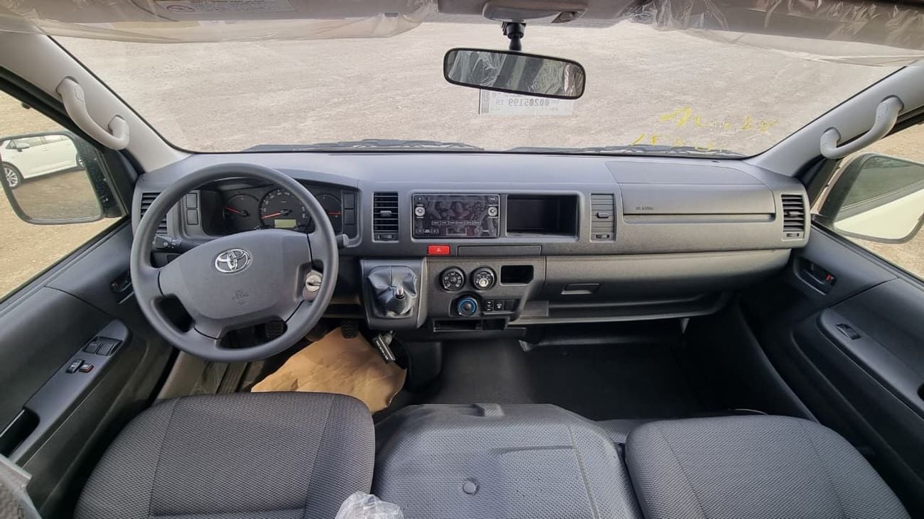 Toyota Hiace STANDARD DSL 2.5L - 4 CYL - MANUAL - DIESEL - REAR WHEEL DRIVER - 13 SEATS - 4 DOOR