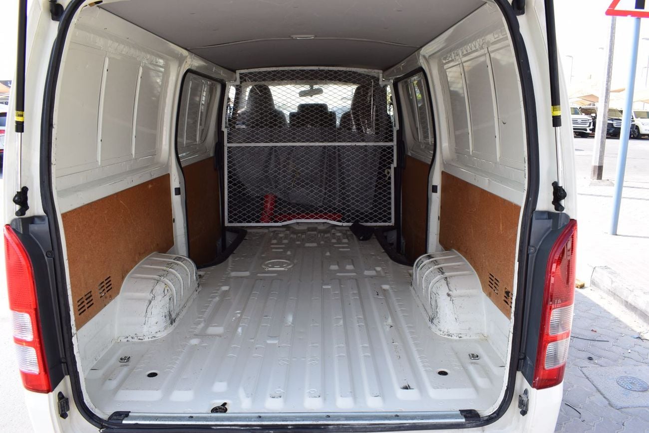 Toyota Hiace GL Toyota Hiace Std Roof Van 2.7L, Model: 2021. Only done 37000 Km