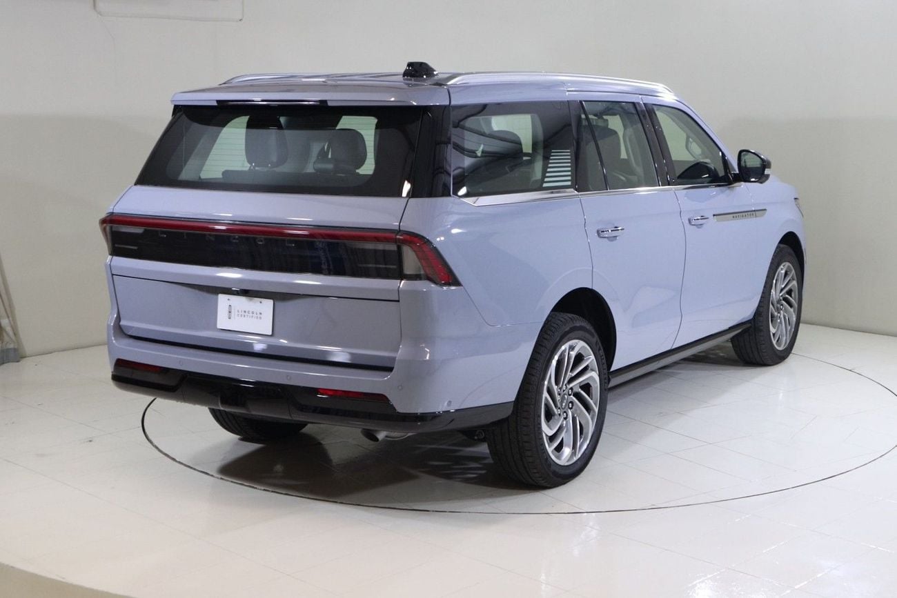 Lincoln Navigator RESERVE N1525 / AL TAYER MOTORS AL QOUZ SHOWROOM