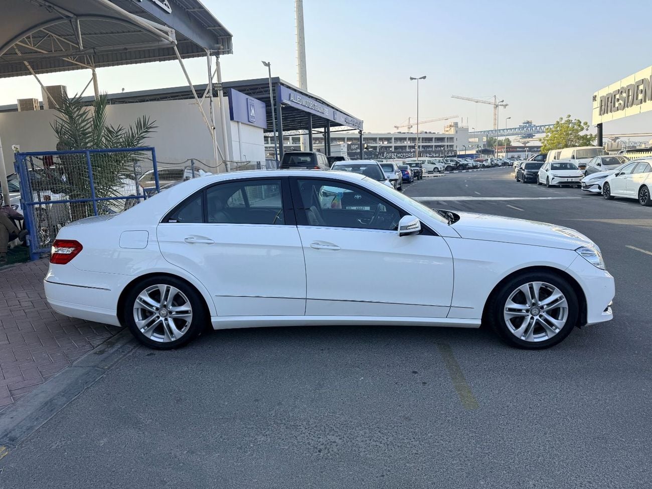 مرسيدس بنز E300 إليجانس
