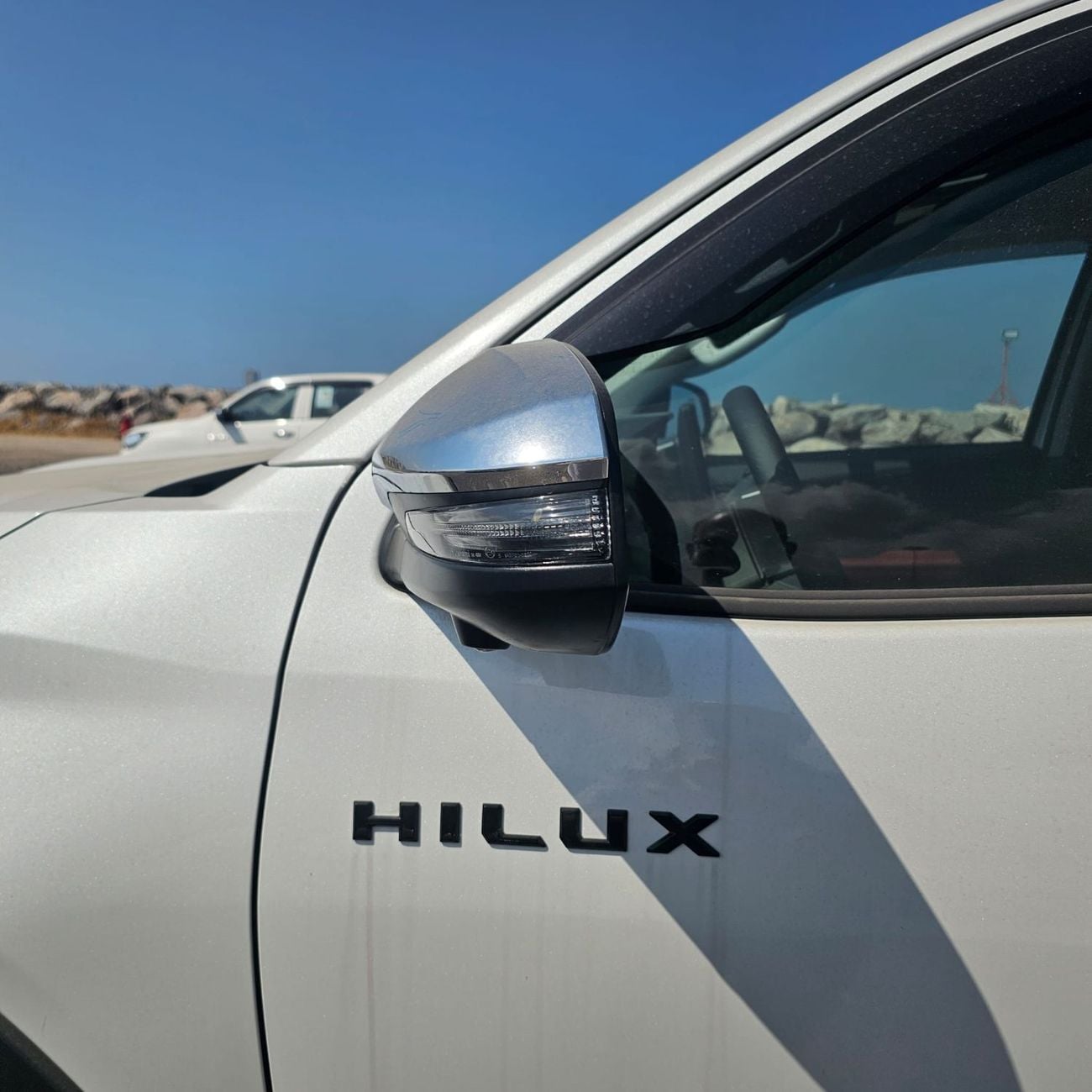 Toyota Hilux MID OPTION