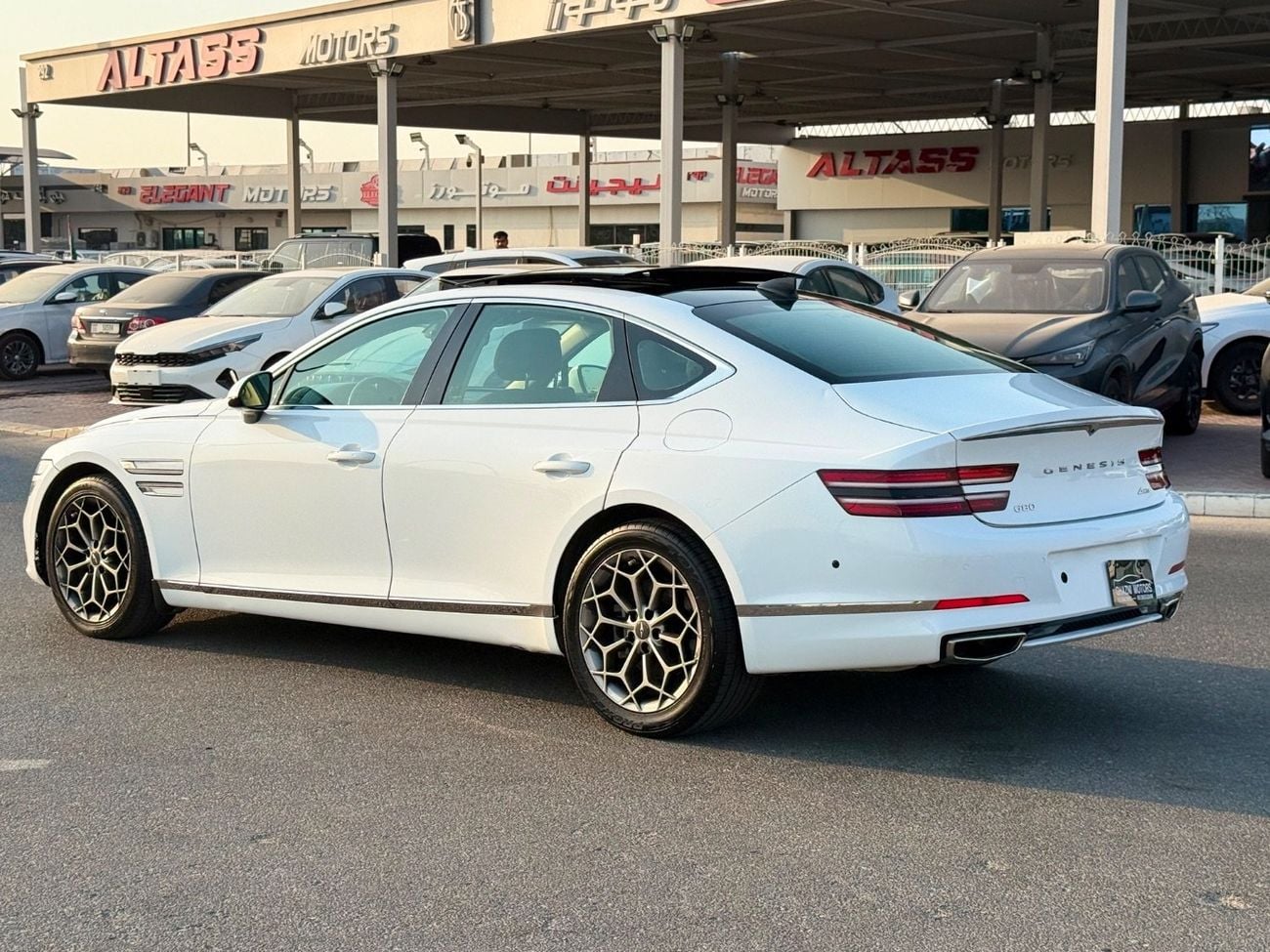 Genesis G80 Premium 2.5L luxury option