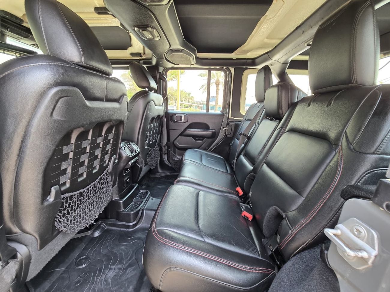 Jeep Wrangler Unlimited RUBICON WITH FULL LIFT KIT 2019 GCC WELL MAINTAINED SINGLE OWNER IN MINT CONDITION