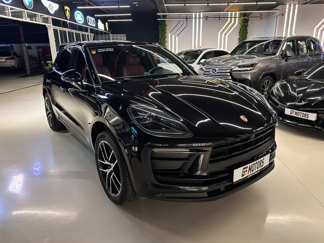Porsche Macan STANDARD 2,700 MP - Porsche Macan 2022- GCC Perfect condition