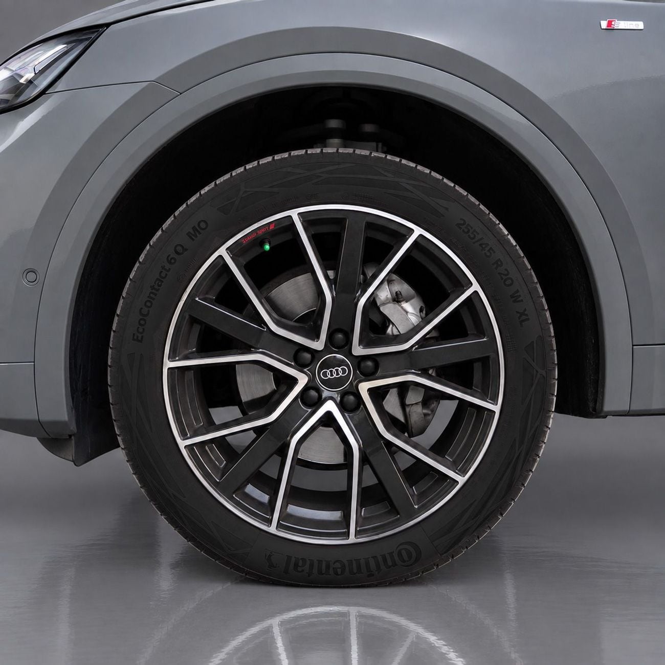 Audi Q5 AED 2,490 P.M • 0% Downpayment • Audi Q5 45 TFSI S Line • Agency Service Contract