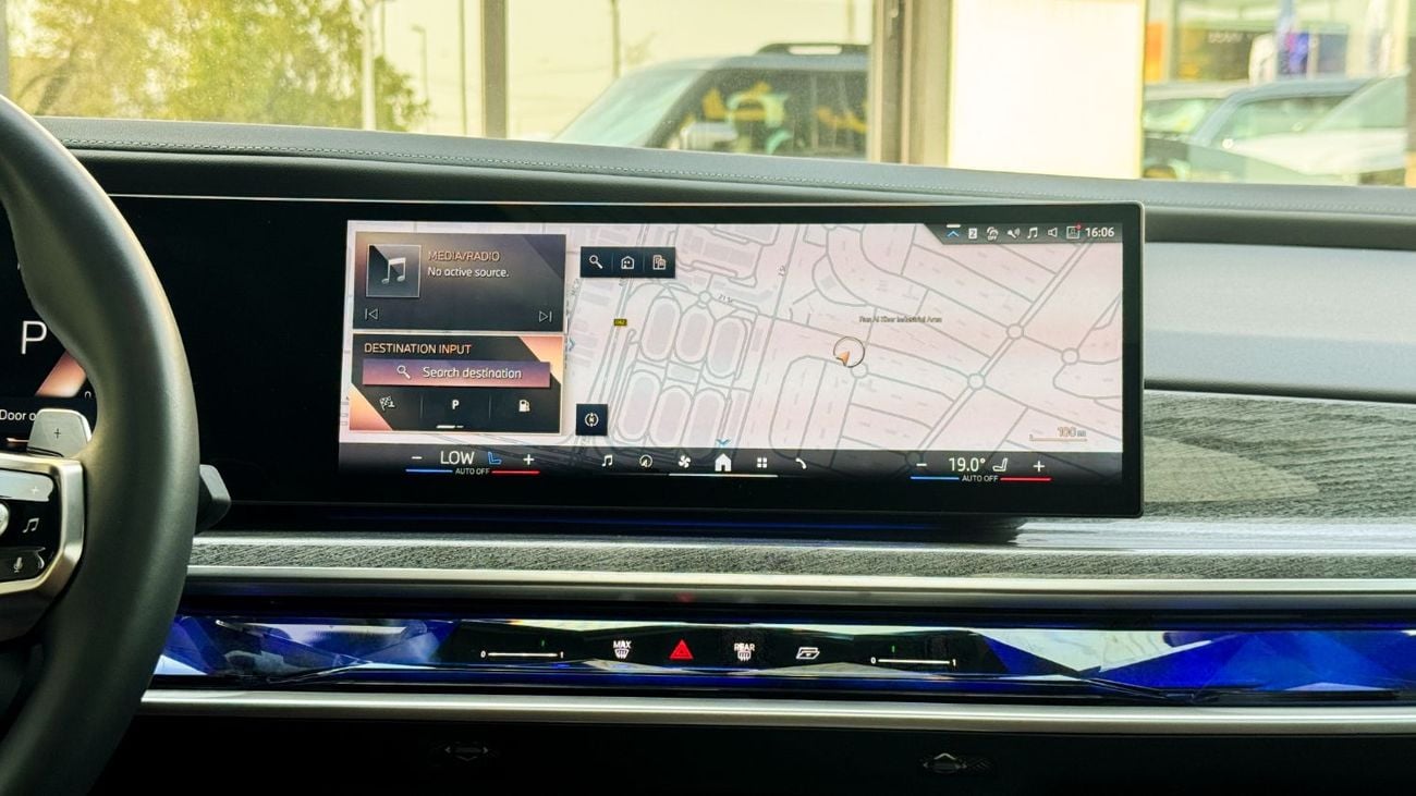 بي أم دبليو 740i إم سبورت 2023 GCC Agency Warranty Full Service History 3.0L Twin Turbo V6