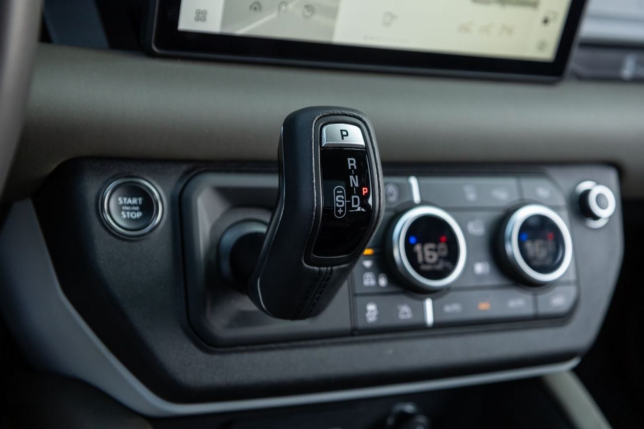 Land Rover Defender 110 X-DYNAMIC SE P300