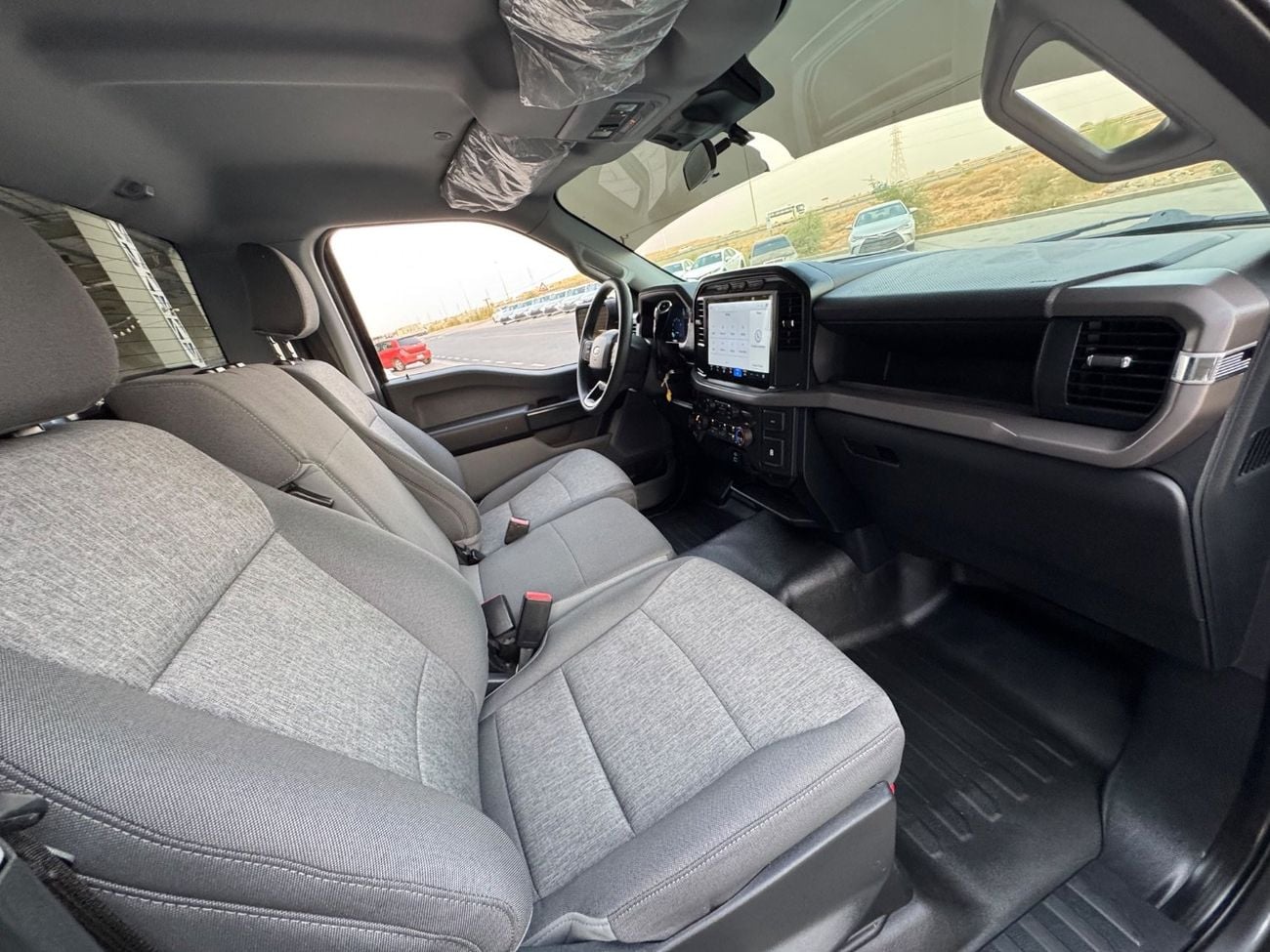 فورد F 150 XL V8 5.0 / 4X4 / RADAR / HEADERS /ROAD ASSIST / ELECTRONIC CLUSTER / BIG SCREEN