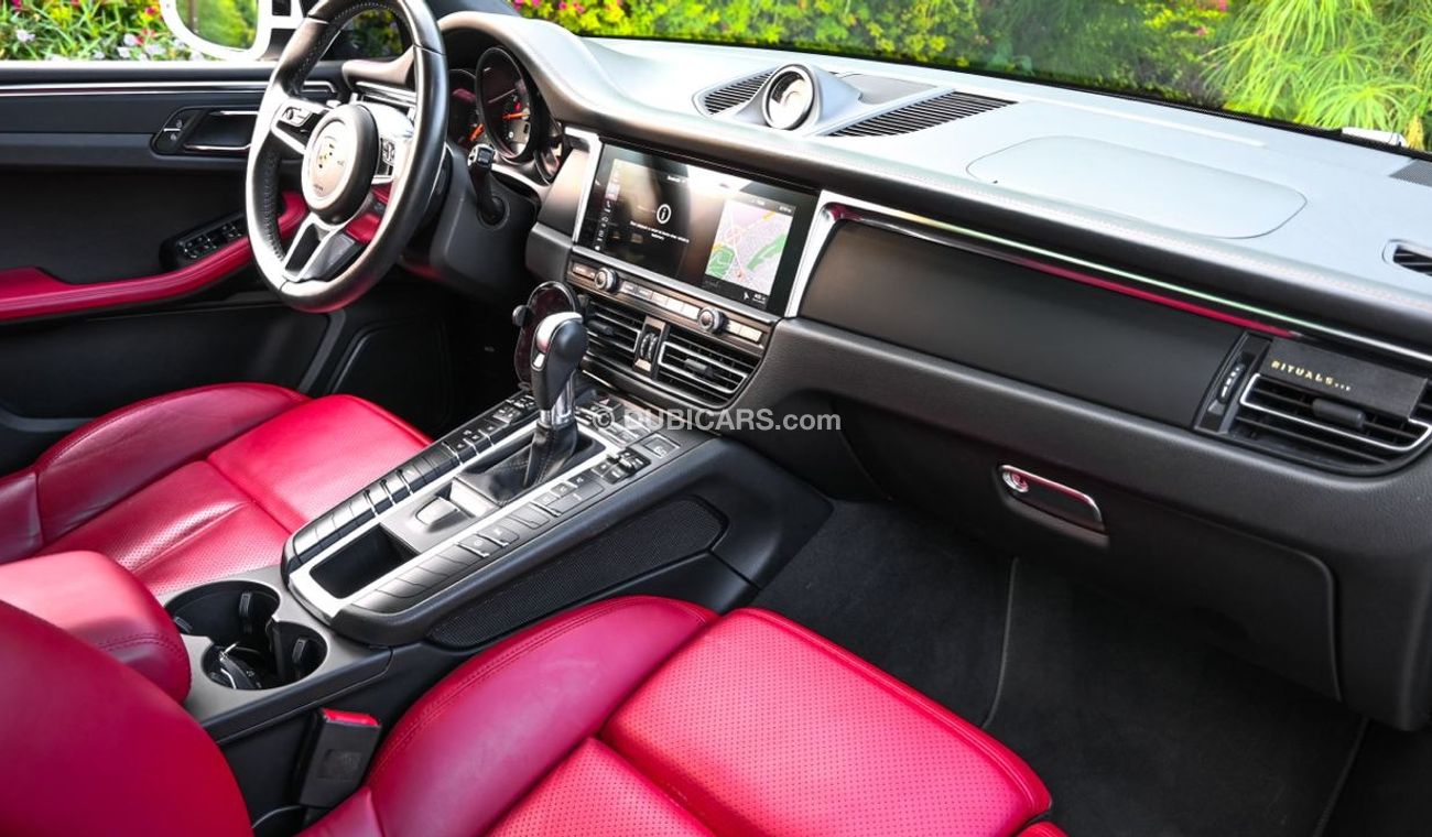 Used Porsche Macan Under Warranty 2021 for sale in Dubai 687200
