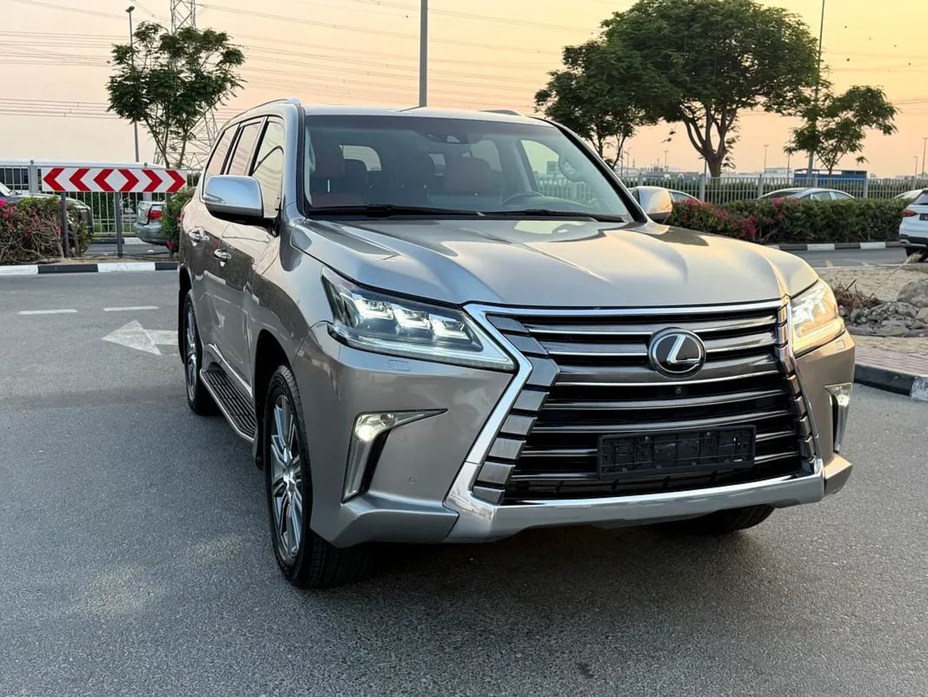 لكزس LX 570 LX 570 Luxury Plus GCC Specs