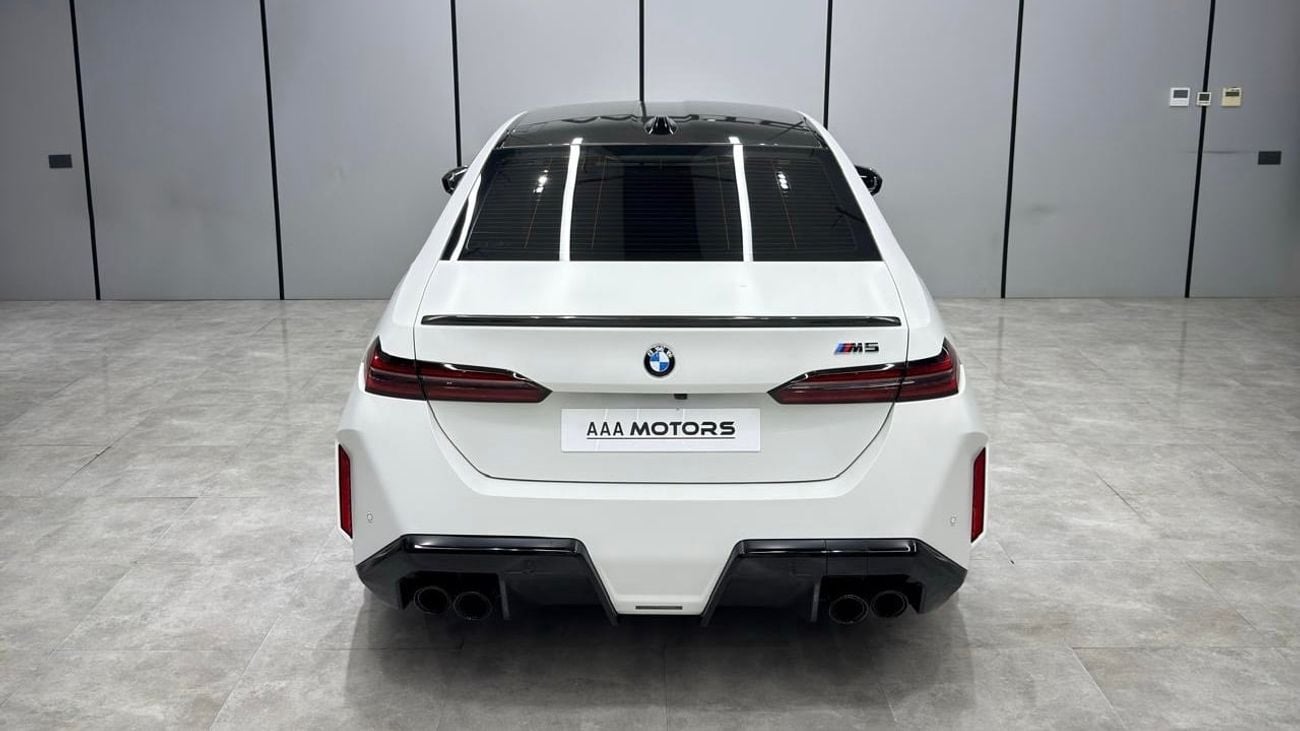 BMW M5 STANDARD GCC competition