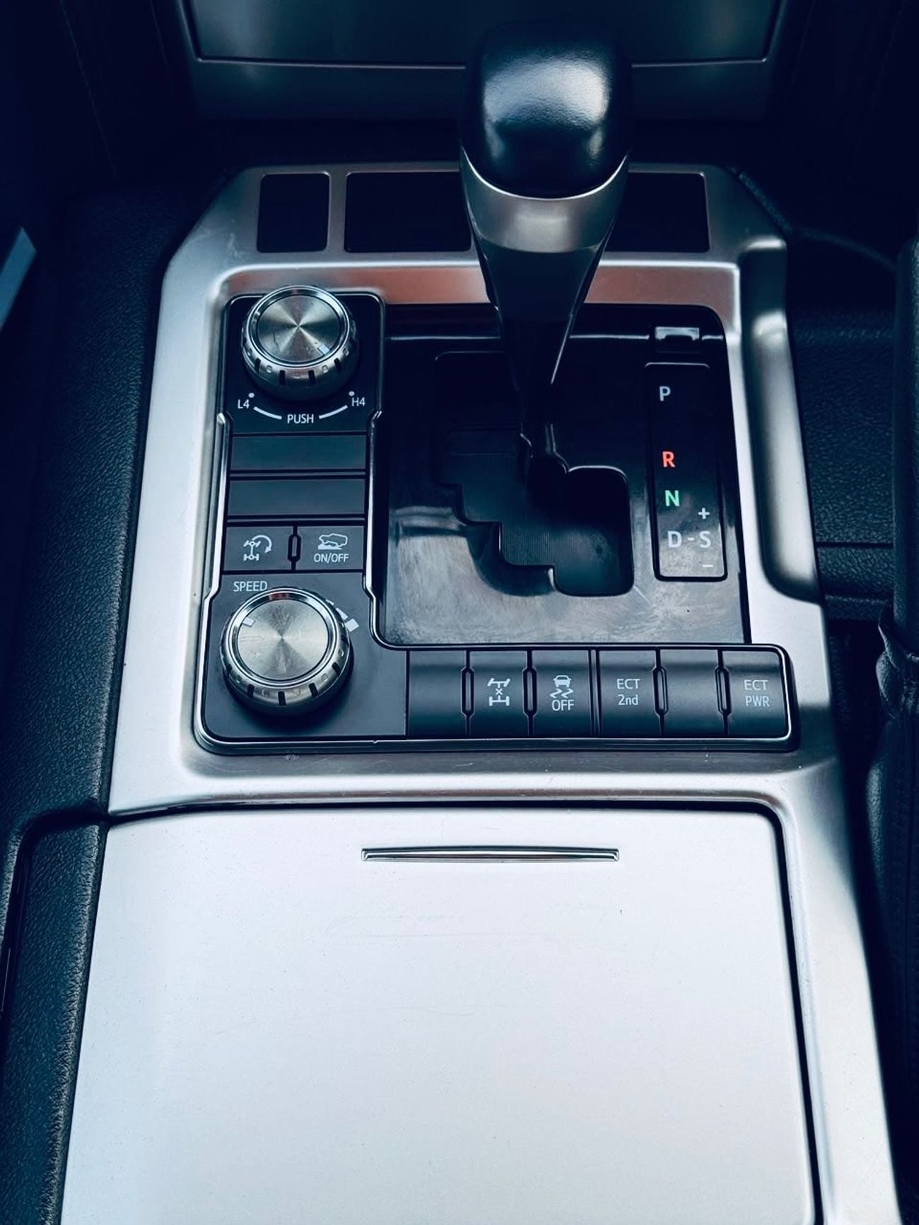 Toyota Land Cruiser GXR RHD