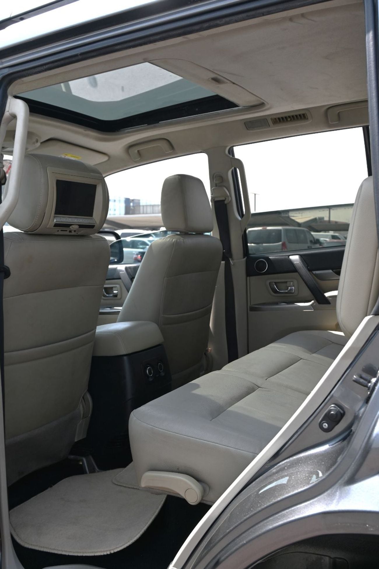 Mitsubishi Pajero GLS H/L PLATINUM