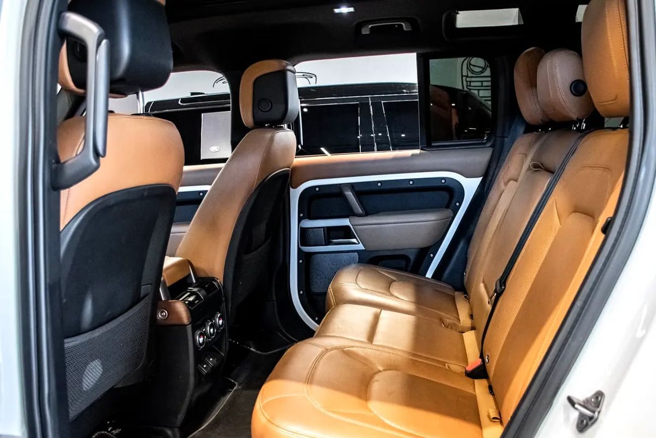 Land Rover Defender 110 HSE P400 | GCC Specs | Under Warranty & Service Contract