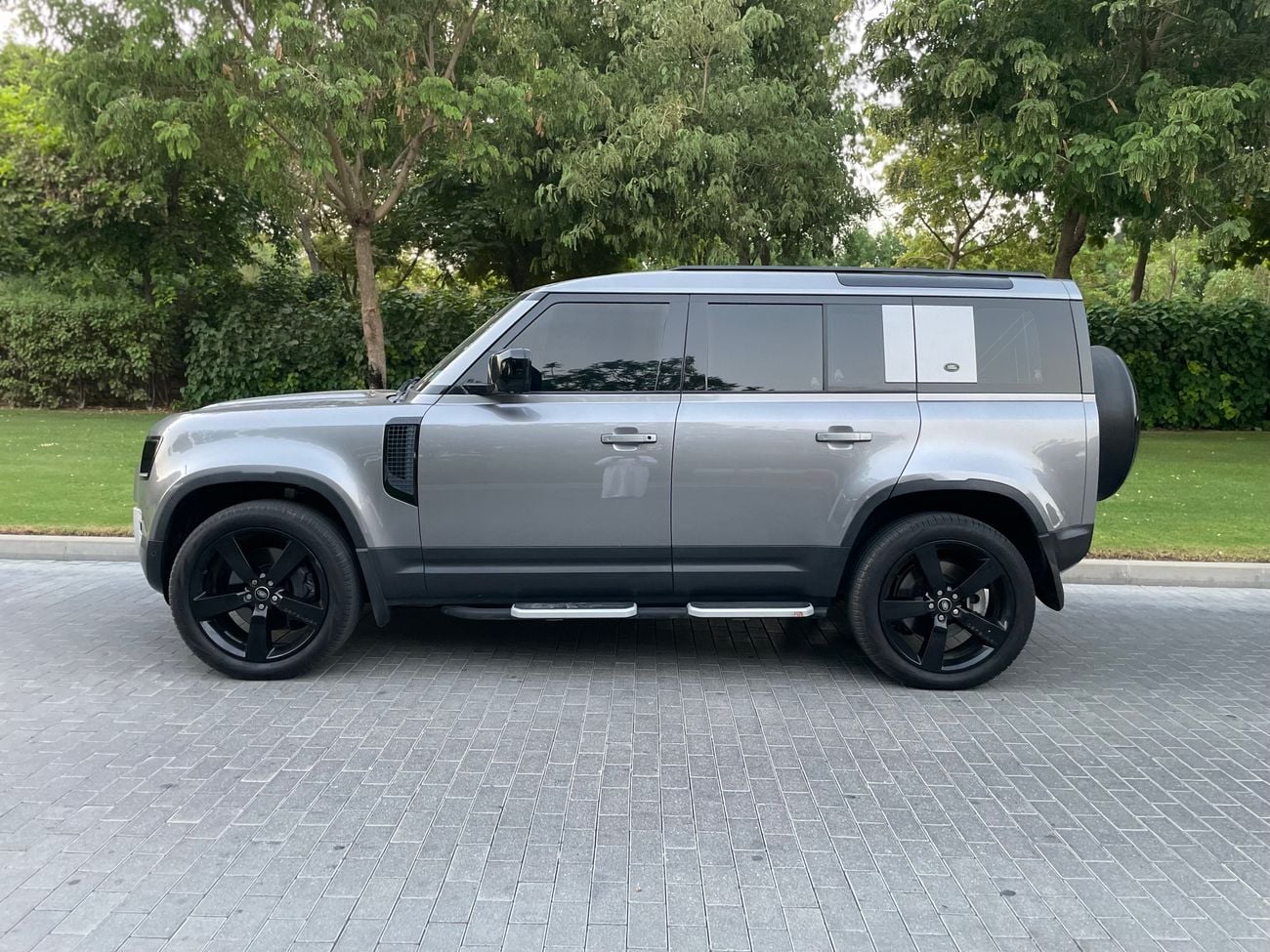 Land Rover Defender p400 x dynamic