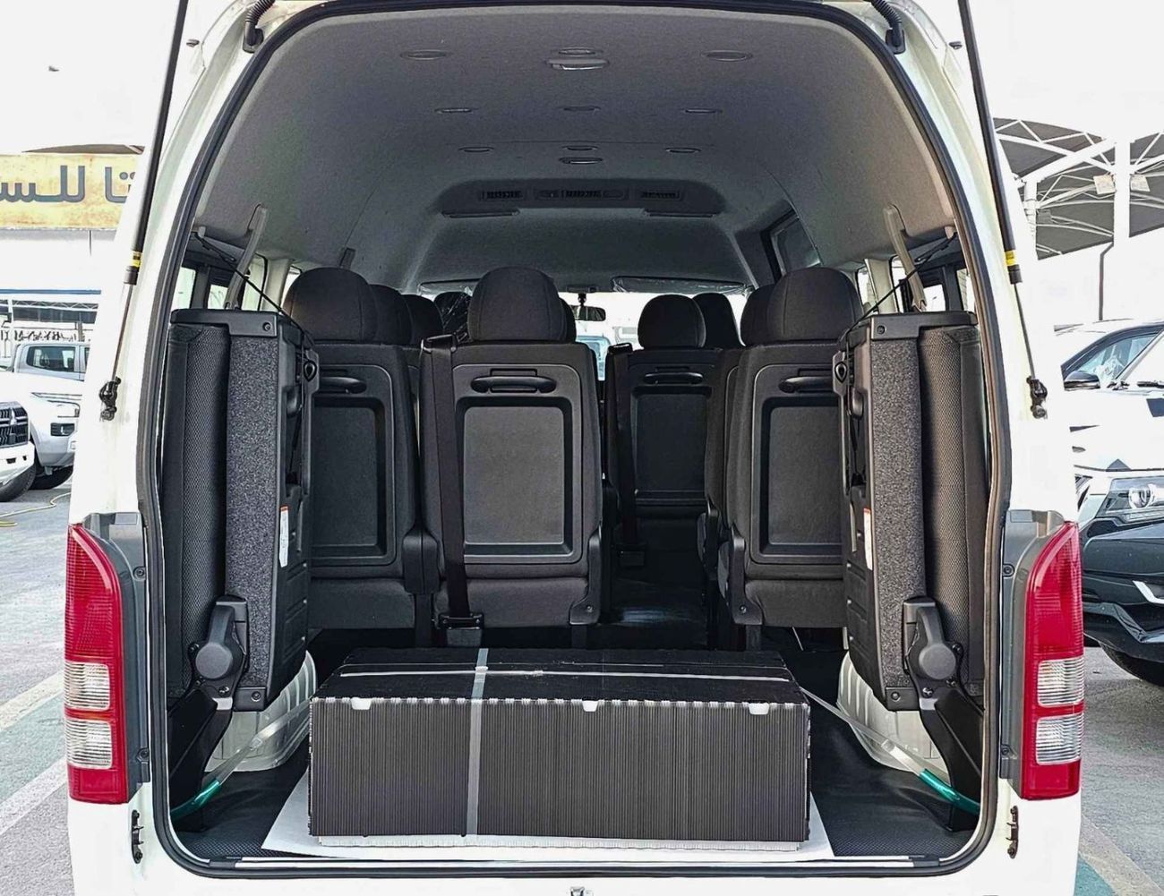 Toyota Hiace DX TOYOTA HIACE DX OLD SHAPE / 13 STR / 2.5L V4 DIESEL M/T / BLACK BUMPER (FOR CONGO) (CODE # H25MHF)