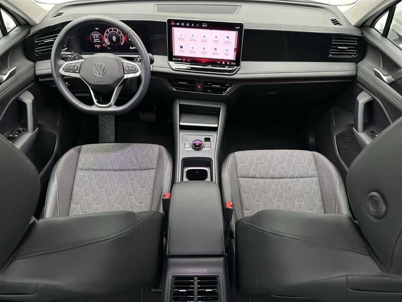 Volkswagen Tiguan LIFE Tiguan Life 1.4L | Contemporary Design | Advanced Tech | Refined Cabin | Everyday Comfort | GCC