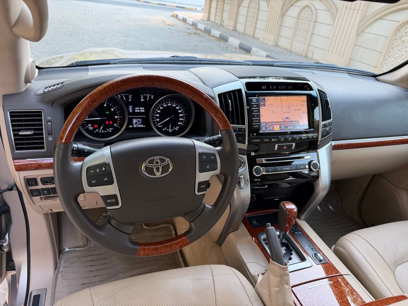تويوتا لاند كروزر VXR