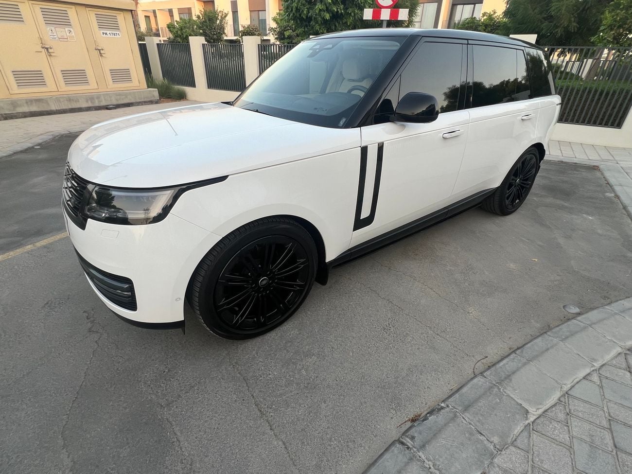 Land Rover Range Rover P400 SE LWB
