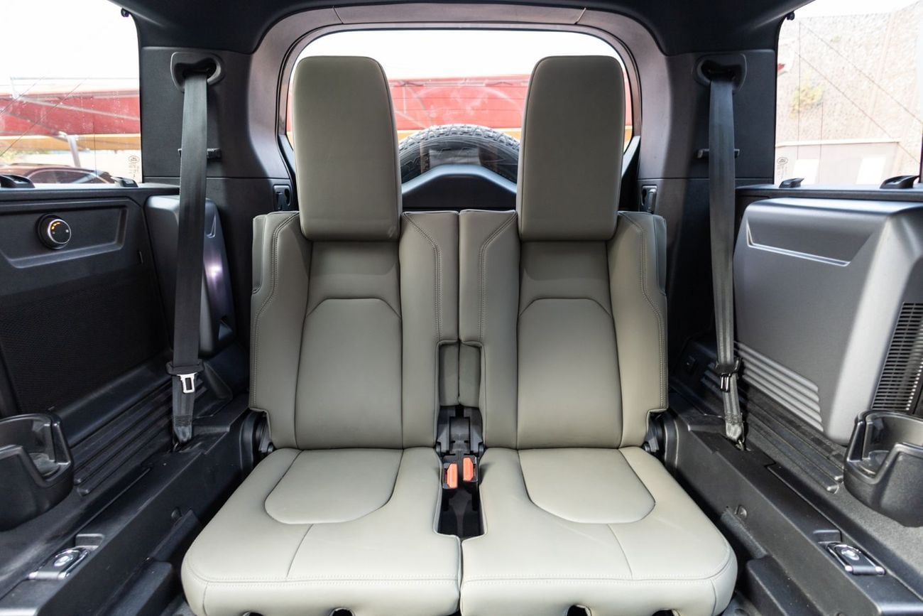 Land Rover Defender 110 X-DYNAMIC SE P300