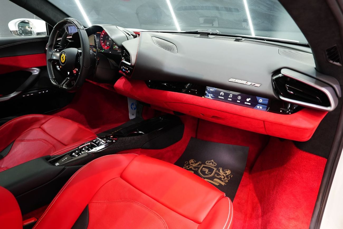 فيراري 296 GTB GTS حزمة أنظمة مساعدة السائق المتقدمة الكاملة، نظام أبل كاربلاي، نظام صوت JBL، تصميم داخلي من ألياف الكر