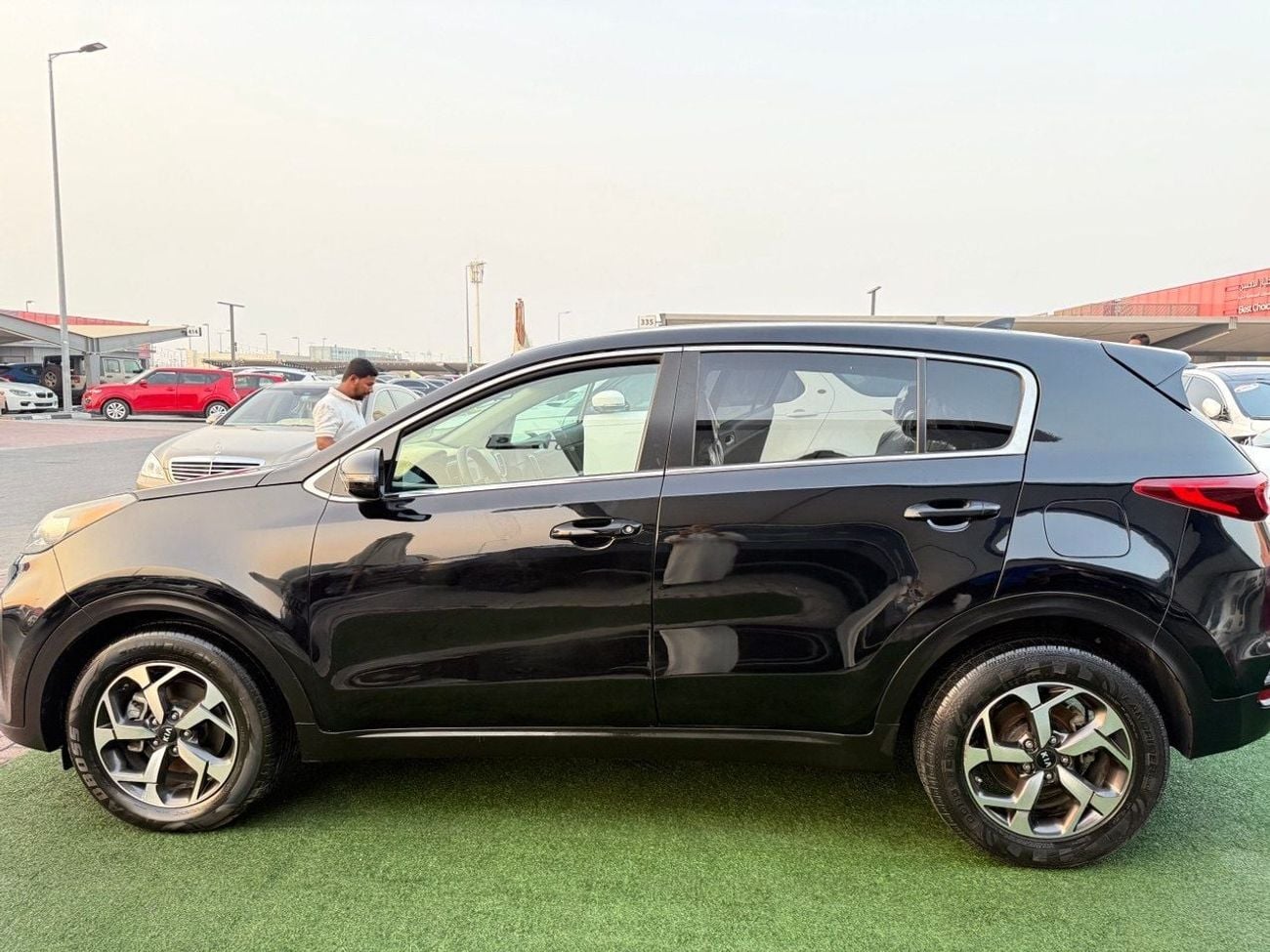 Kia Sportage LX excellent condition, lightly used, 4-cylinder engine, 2.4L