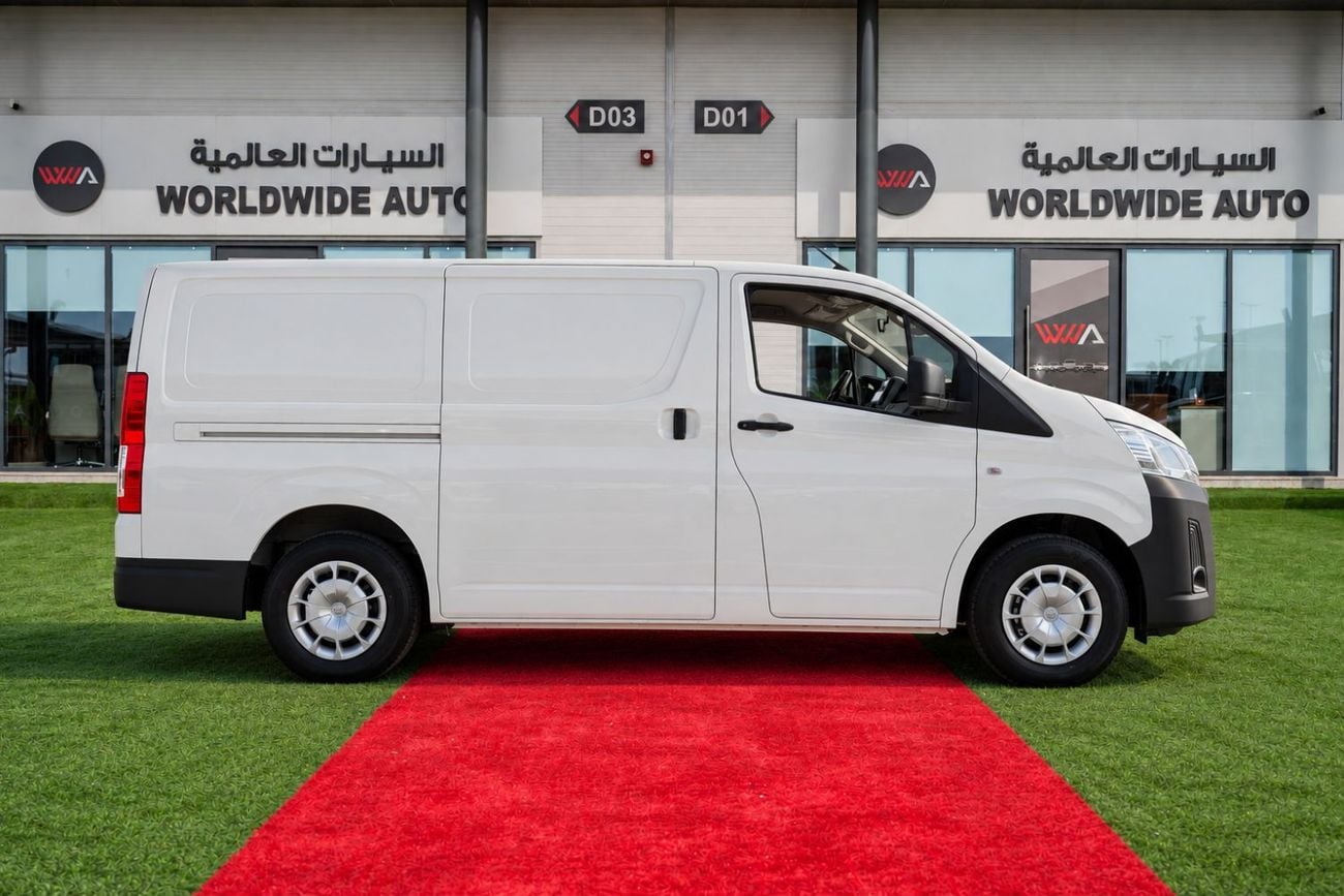 Toyota Hiace GL - STANDARD ROOF CARGO MANUAL TRANSMISSION