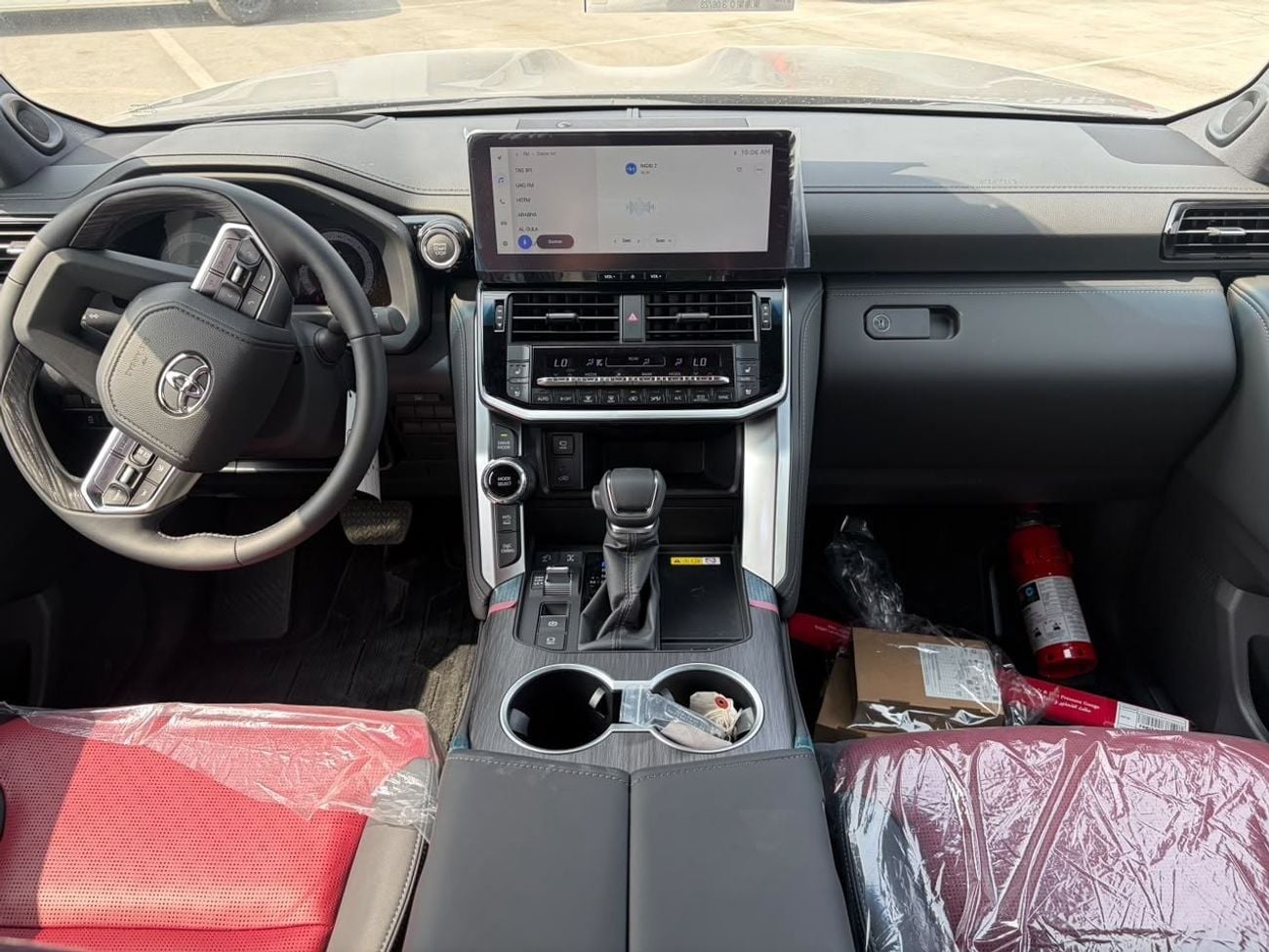 تويوتا لاند كروزر VXR LC300 || محرك بنزين V6 سعة 3.5 لتر | مقاعد جلدية كهربائية | كاميرا 360 درجة | نظام صوت JBL | شاشة عر