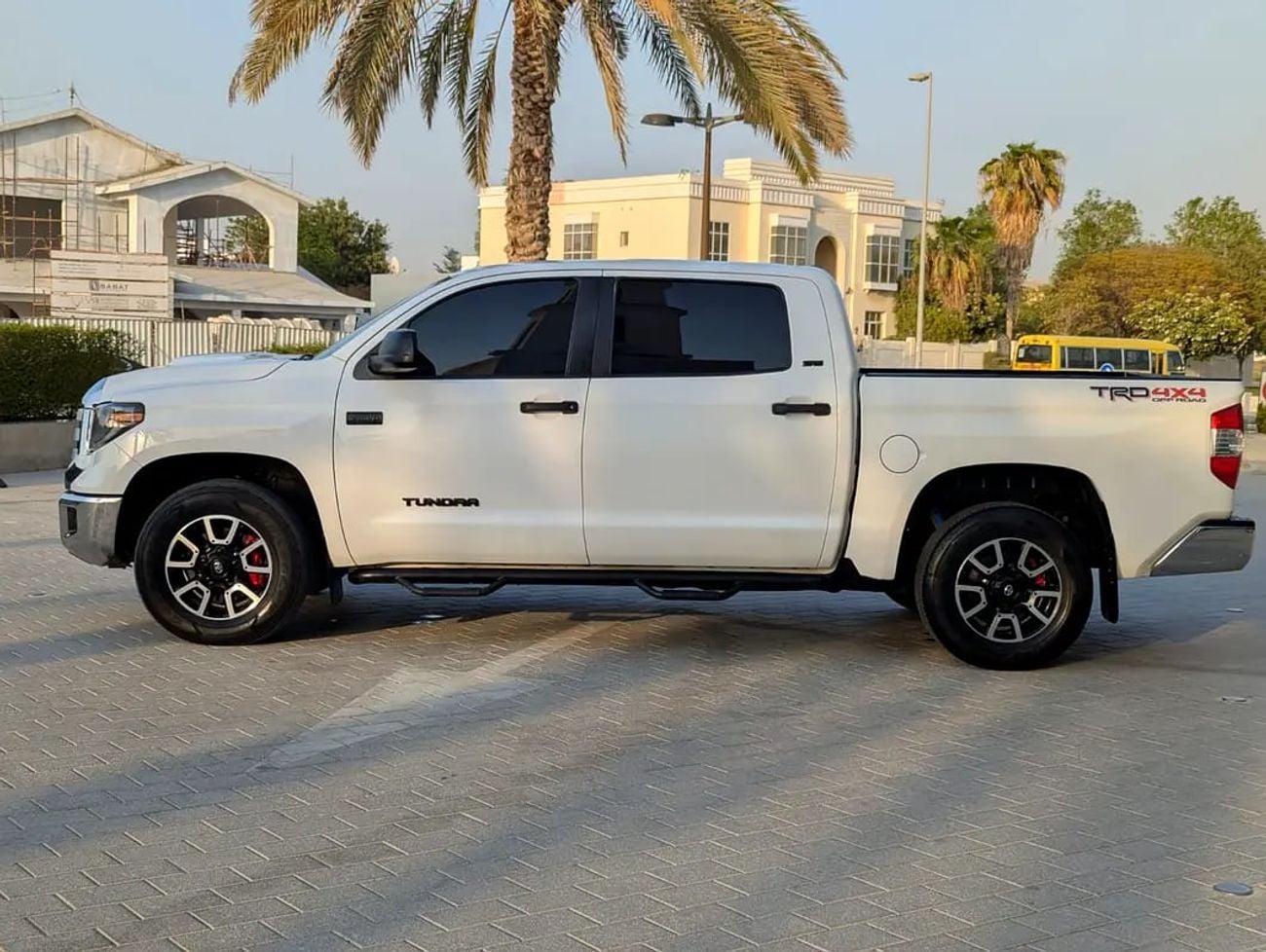 Toyota Tundra STANDARD Crewmax SR5 | GCC specs V8 5.7L Excellent Condition
