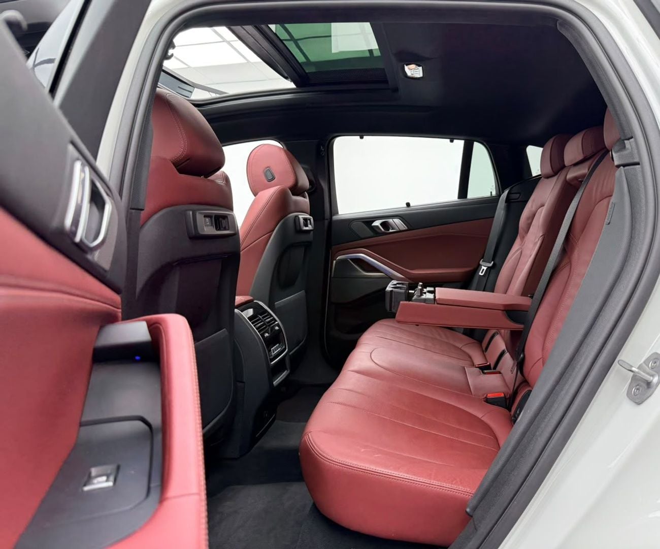بي أم دبليو X6 40i M SPORT بي إم دبليو X6 xDrive40i M-Sport موديل 2023، ضمان بي إم دبليو + باقة خدمة 2027، سجل صيانة كامل من بي